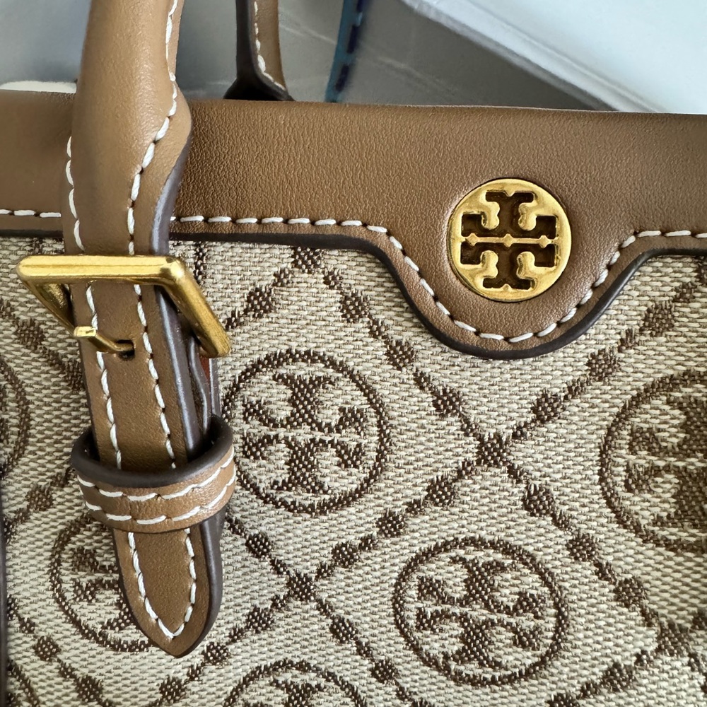 BRAND NEW WITHOUT TAGS TORY BURCH